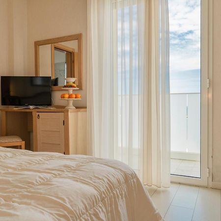 Hotel Mondial Белариа-Игеа Марина Екстериор снимка