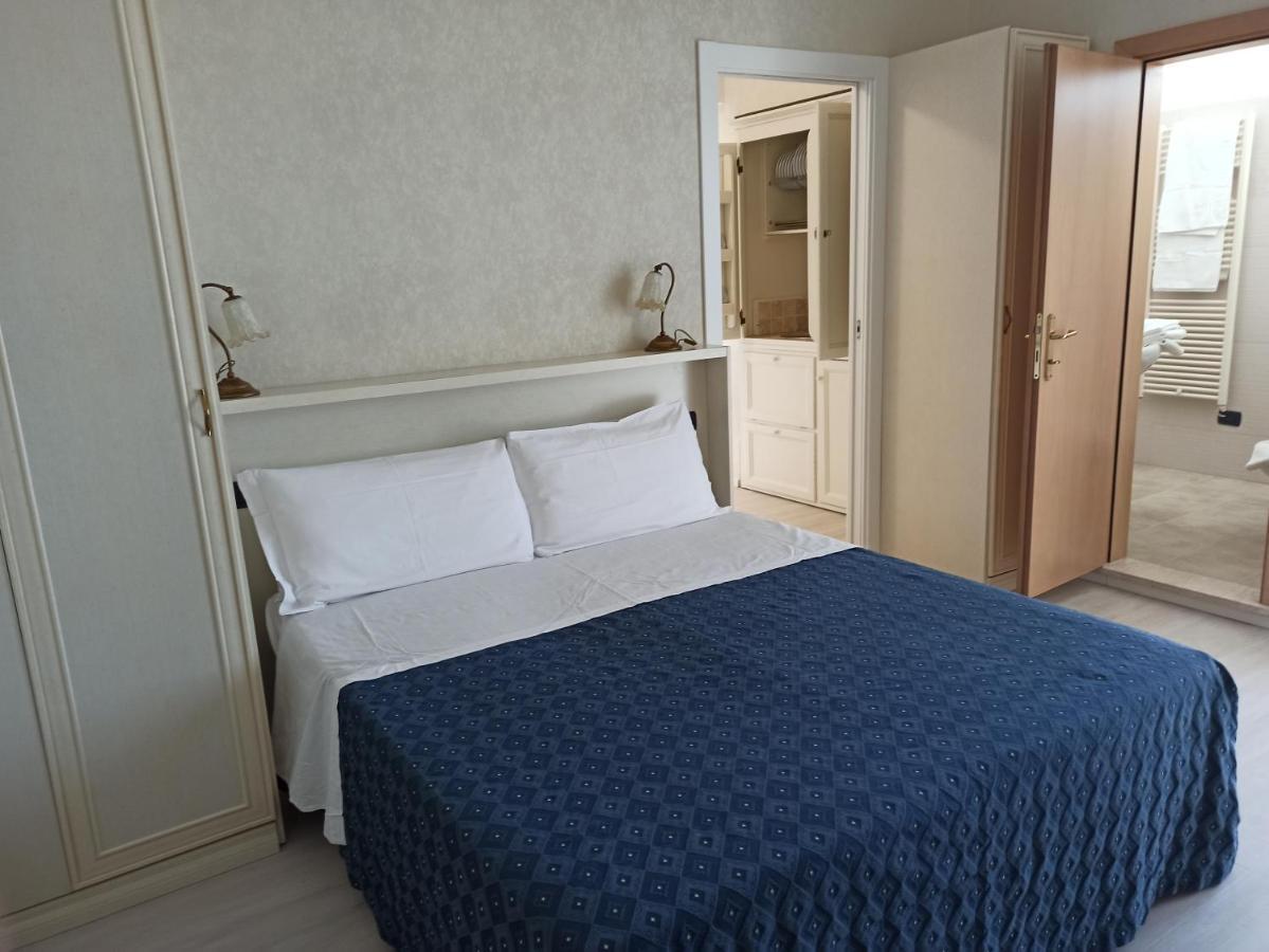 Hotel Mondial Белариа-Игеа Марина Екстериор снимка