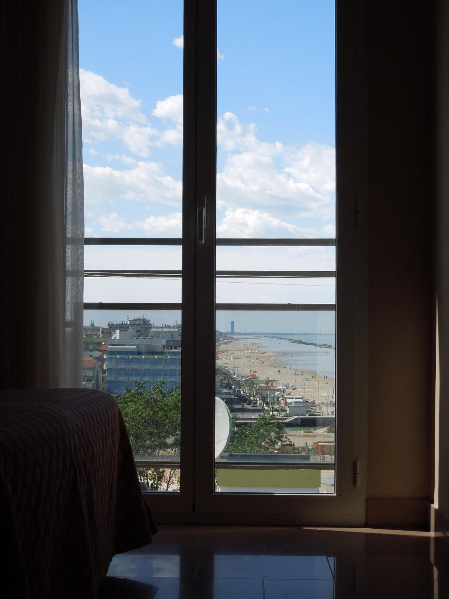 Hotel Mondial Белариа-Игеа Марина Екстериор снимка