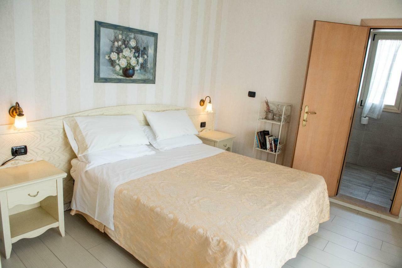 Hotel Mondial Белариа-Игеа Марина Екстериор снимка